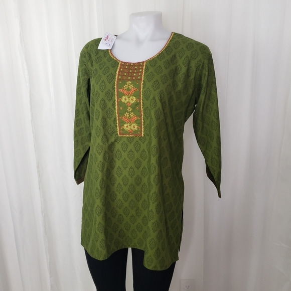 Parshwa NWT green patterned floral embroidered tunic top side slit 3/4 sleeve - Picture 1 of 7